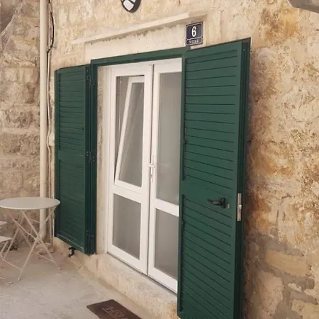 Little House * Komiza